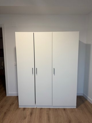 Armario Blanco de Tres Puertas