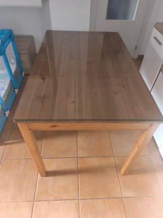 Mesa con cristal