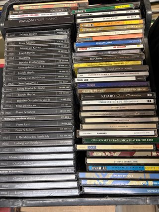 Lote de 70 CDs de música original variada