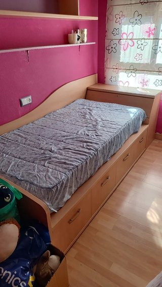 Cama con cajones. Muebles dormitorio