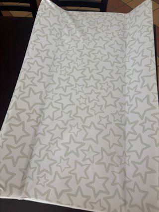 Cambiador para bebé con estampado de estrellas