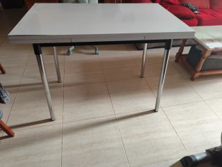 Mesa de comedor extensible blanca