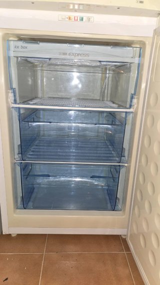 Congelador Vertical Compacto 3 Cajones