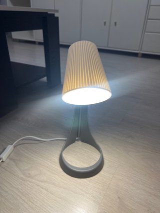 Lámpara de mesita de noche
