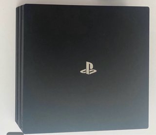 PS4 Pro 1TB con Mando e Giochi