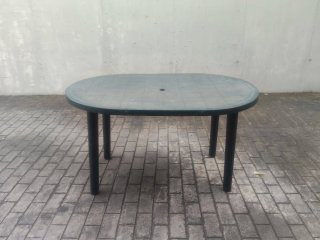Mesa de jardín ovalada