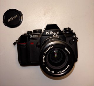Nikon F-301 + Zoom | ¡Pack Completo con Parasol!