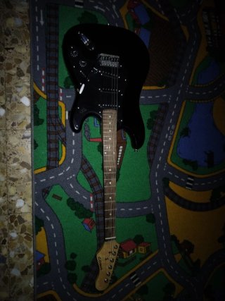 Guitarra Eléctrica C.Giant Negra