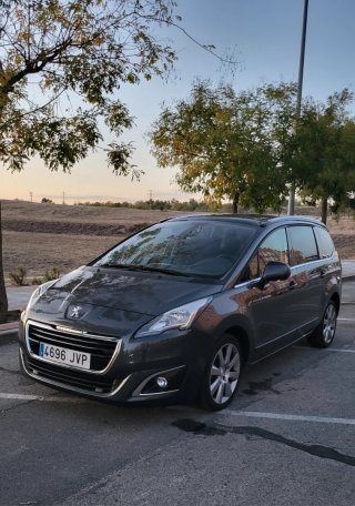 Peugeot 5008 2015