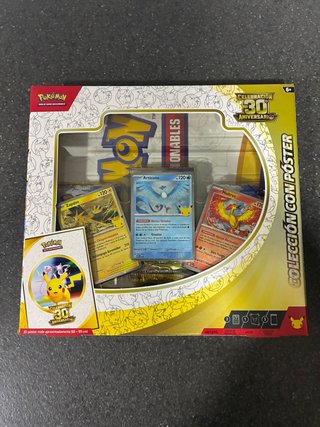 Colección Pokémon 30 Aniversario con Póster