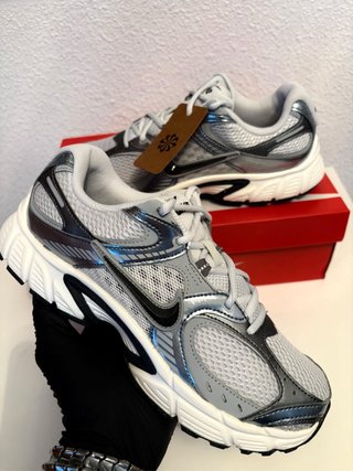 Zapatillas Nike Gris y Blanco