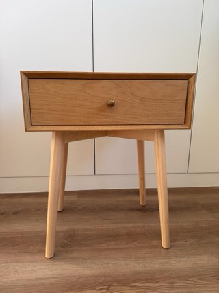 Mesita de noche JYSK de madera