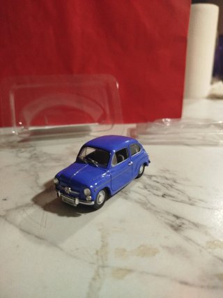 SEAT 600 Azul Escala 1/43 Solido