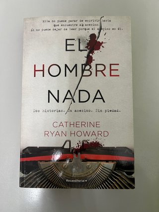 El hombre nada