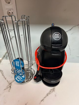 Cafetera Nescafé Dolce Gusto Krups y Soporte