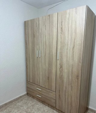 Armario de Madera con Cajones