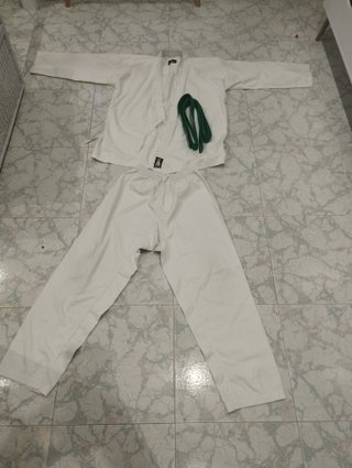 Karategui Blanco con Cinturón Verde