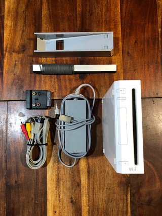 Console Nintendo Wii bianca completa di cavi