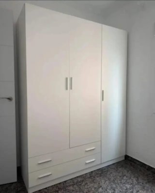 Armario Blanco de Tres Puertas