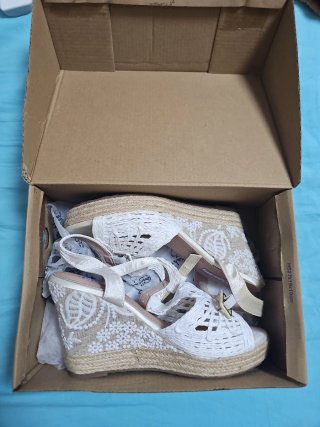 Sandalias de cuña blancas para fiesta