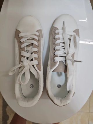 Deportivas Blancas y Beige Talla 38