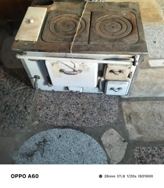 Estufa de leña antigua