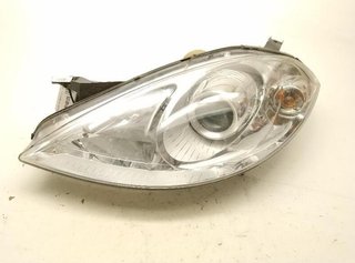 Faro izq a1698200561 mercedes benz clase 21030918