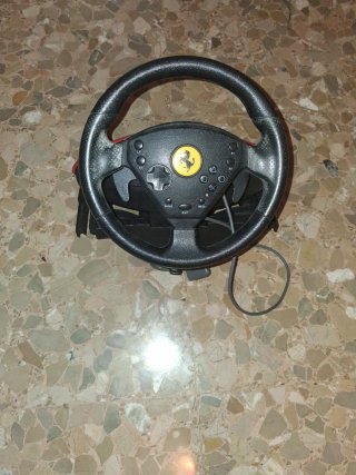 Volante Thrustmaster Ferrari