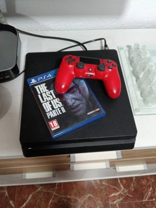 PS4 (PlayStation 4) Slim 1TB + The Last of Us