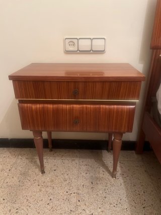 2 Mesitas de Noche de Madera