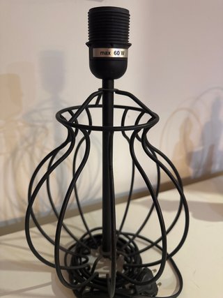Lámpara de mesa de forja negra