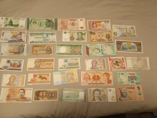 Lote de 35 Billetes del Mundo