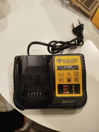 Cargador de Baterías Electric Goddess