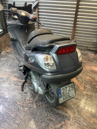 Piaggio X9 125 Evolution motor agarrado