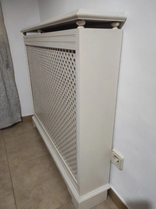 Cubre radiador blanco de madera
