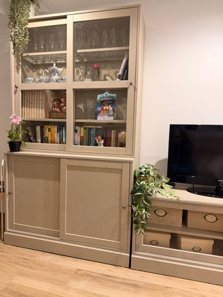 Mueble de salón con vitrina