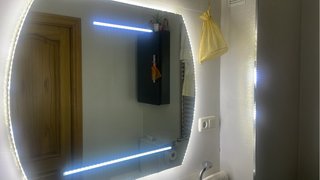 Specchio da parete con illuminazione LED