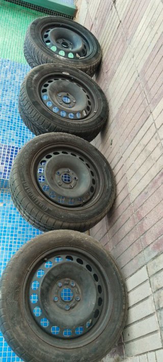 4 Llantas con Neumáticos Mercedes Benz
