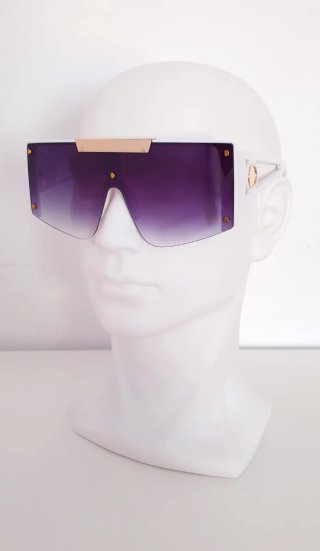 Occhiali da sole design futuristico