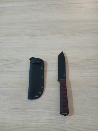 Cuchillo de colección con funda