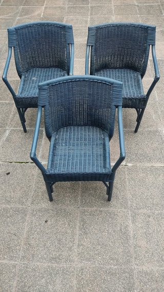 Set de 3 sillas de mimbre azules