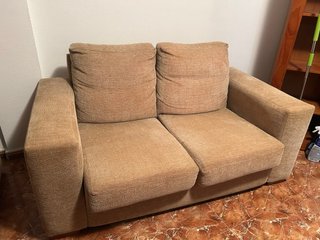 2 Sofás de dos plazas beige
