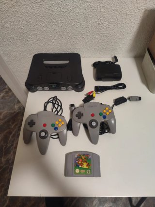 Console Nintendo 64 con 2 Controller e Gioco