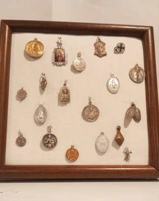 Cuadro artesanal de medallas hecho a mano