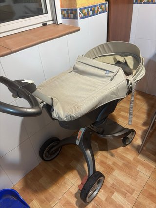 Carrito de bebé Stokke con accesorios