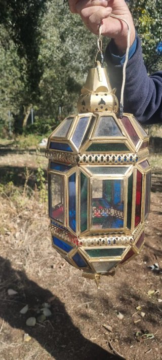 Lámpara antigua de metal y cristal