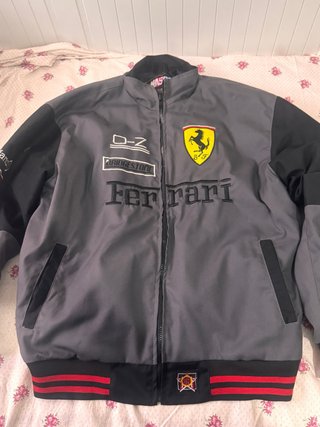 Chaqueta Ferrari Nascar Talla M  Sin usar