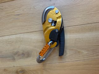 Descensor Petzl Rig con Mosquetón