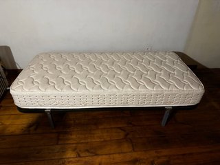 Cama con colchón y somier