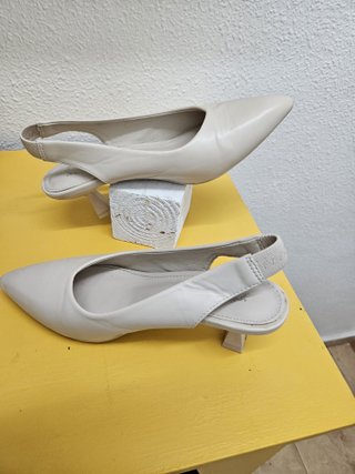 Zapatos de verano destalonados beige